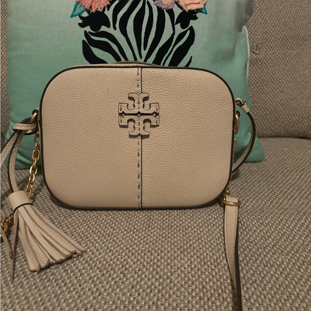 Like new Tory Burch McGraw Camera Bag